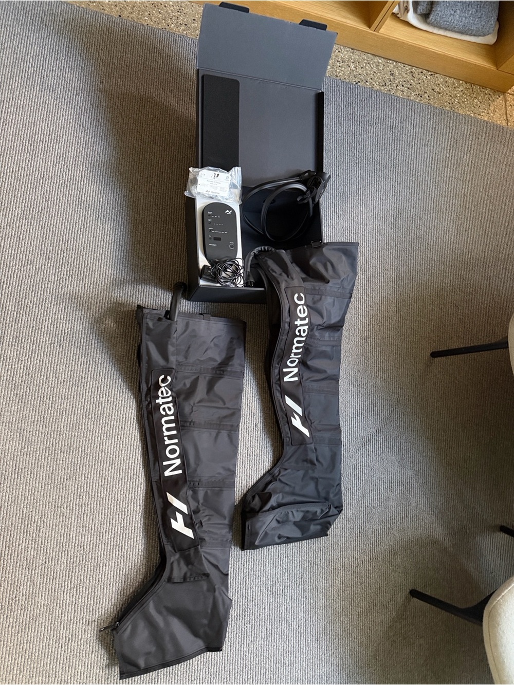 Hyperice Normatec 3 Dynamic Air Compression System for Legs, NWOT (used once)